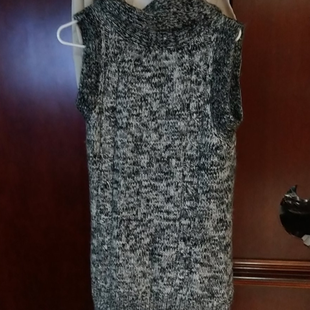 Sweater - Picture 4 of 4